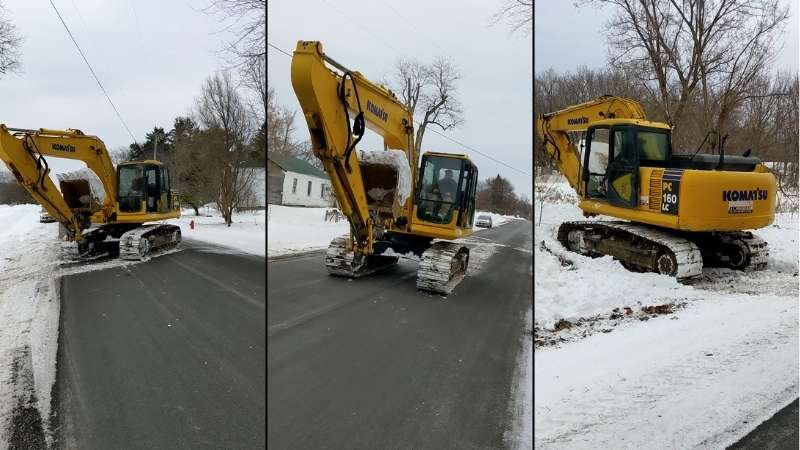 Komatsu Excavator in Winter